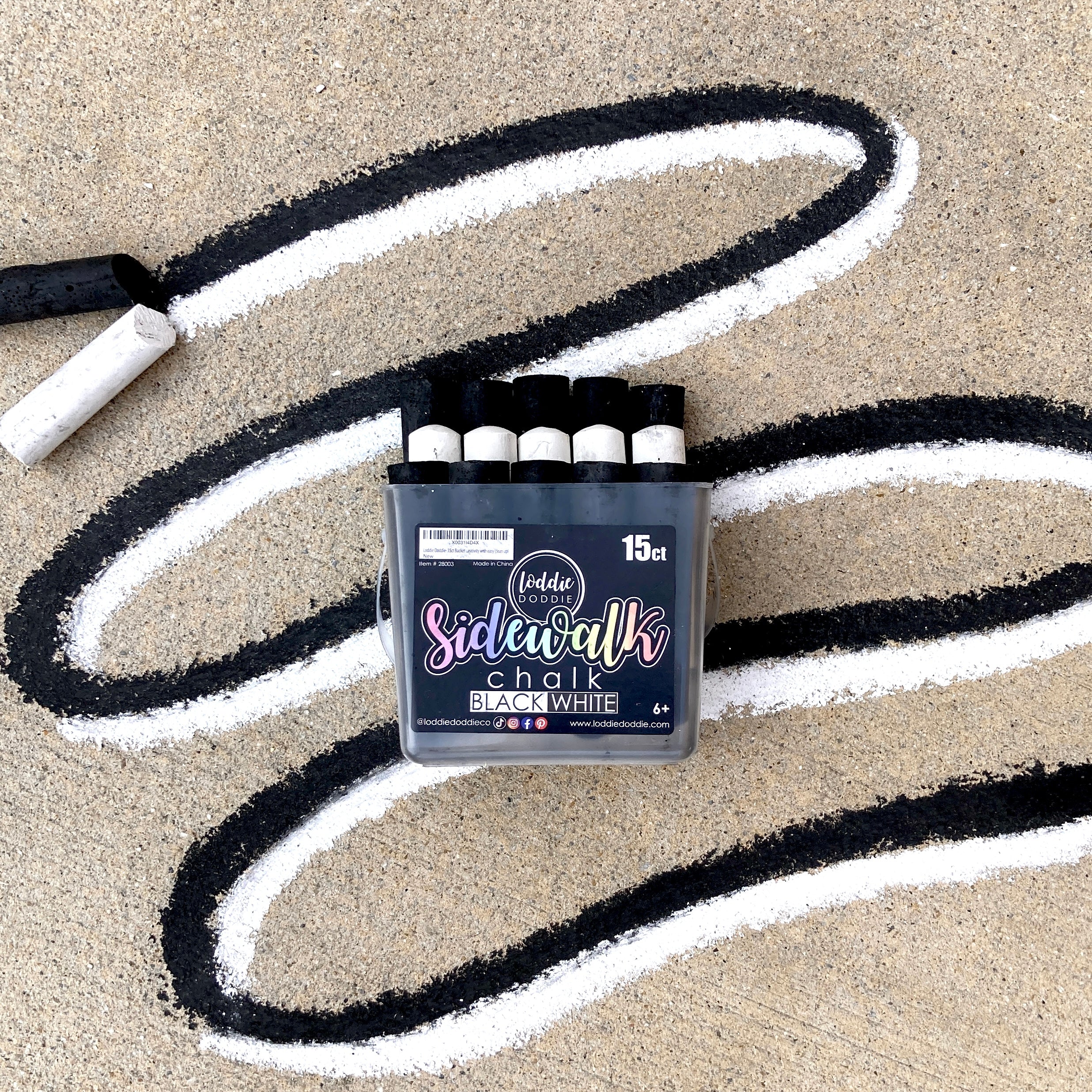 15-count black & white sidewalk chalk